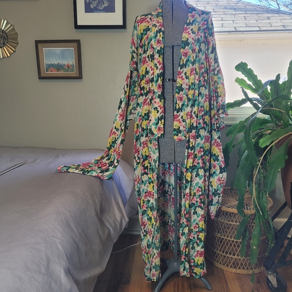 Vintage Floral Kimono Style Dressing Robe - Picture 2 of 13